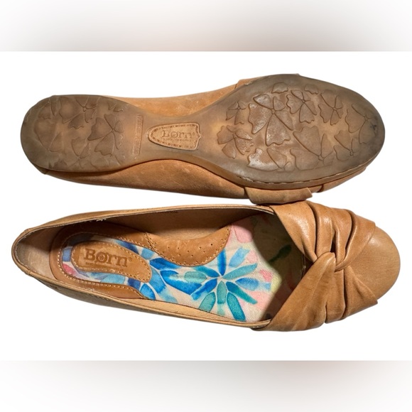 Born Women’s Lily Tan Leather Flats with Knot Design - 7.5 - Picture 2 of 8